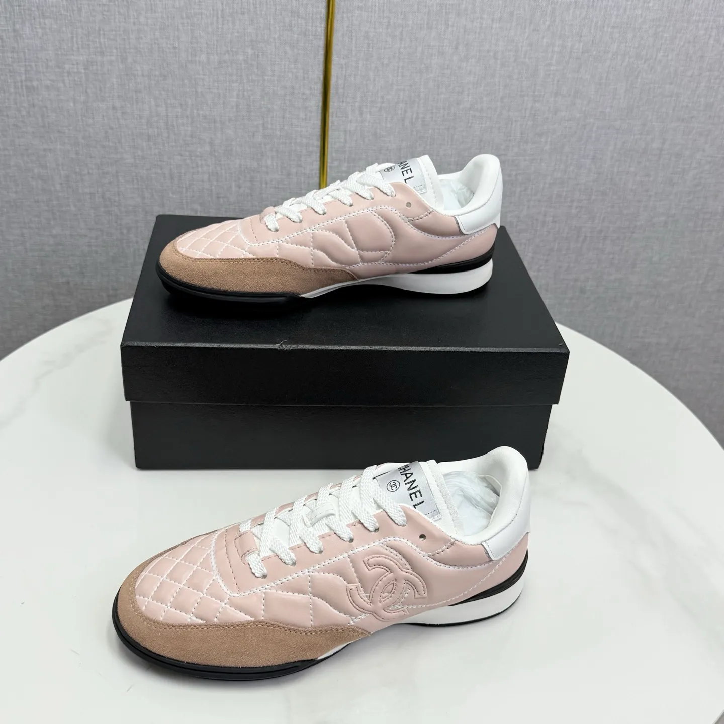 👟👟Ex-factory price 600👟👟Chanel Panda Shoes! 2025 counter's top casual sports shoes. This classic design; the upper is electro-embroidered with a variety of techniques; the outsole is fashionable and sporty; the unusual inclusion of a variety of color matching elements... The diversified mix and match is very good-looking and versatile, and can be used for leisure, fashion, sports, and outdoor... ꫛꫀꪝ Go➫ Materials: ❶Upper made of: original imported first-layer silk cowhide + original waterproof cloth + original first-layer cowhide ❷Inner lining: Original Yangli+wang ❸ Outsole based on: Original TPU combination outsole Counter boutique packaging complete set for women 35–41